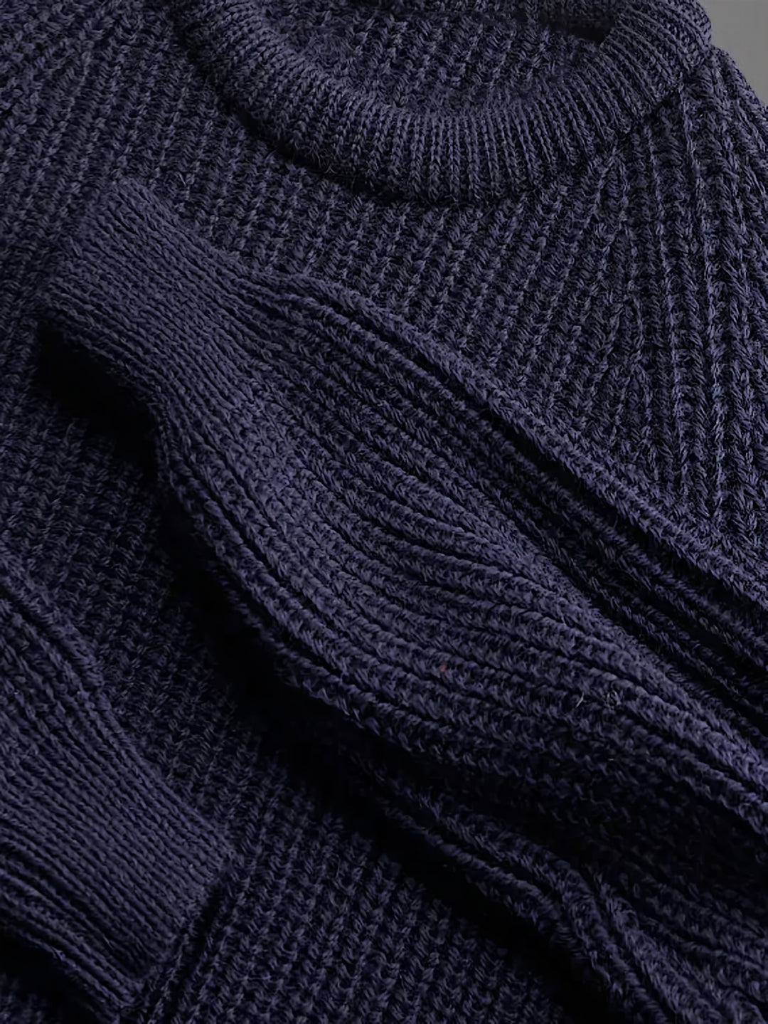 Men's Classic Knit Sweater with Round Neck 3