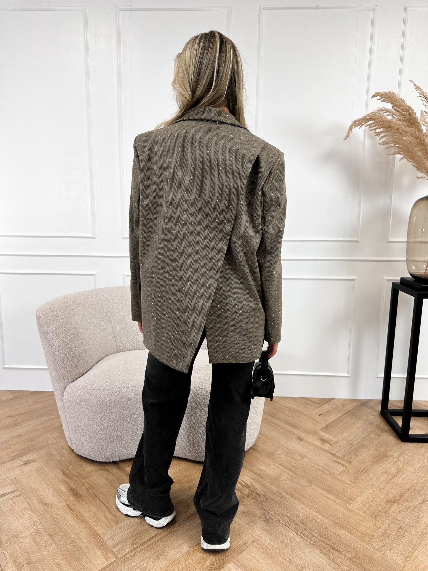 Women's Asymmetrical Blazer for Modern Elegance 4