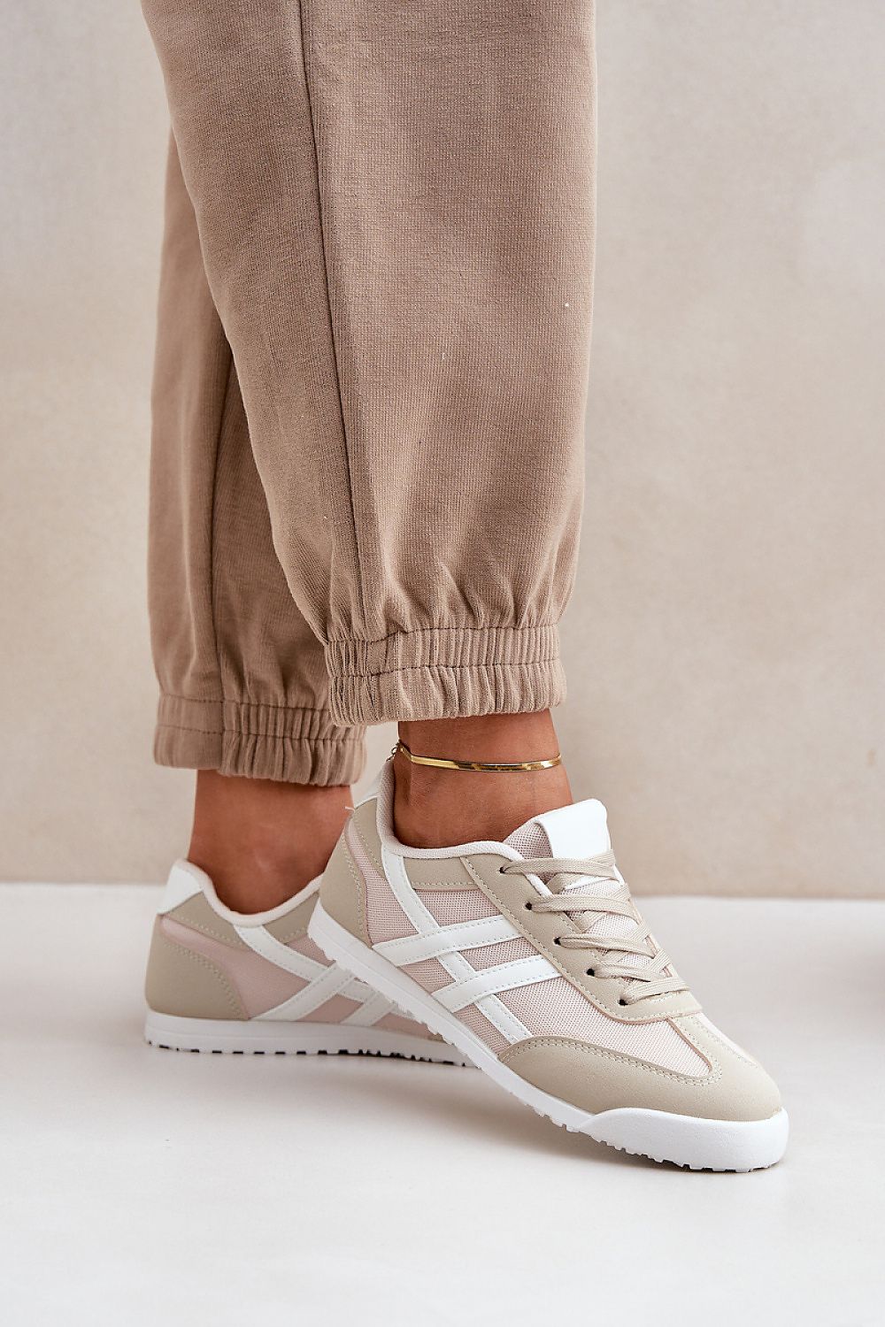 Women's Mesh Eco-Leather Low Sneakers 6