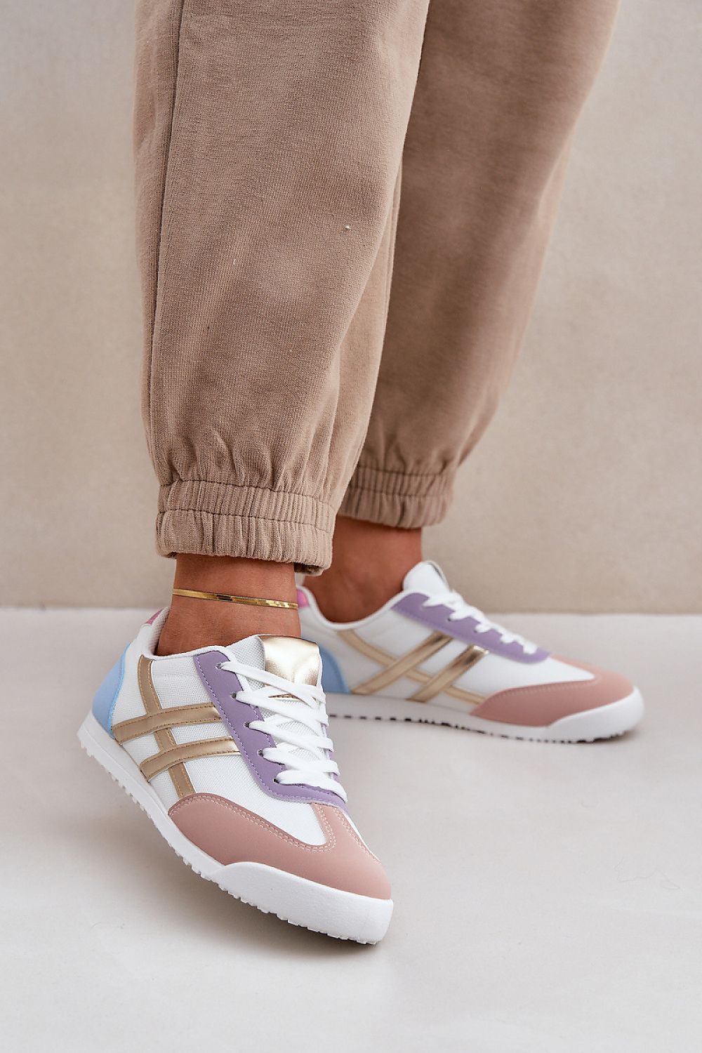 Women's Mesh Eco-Leather Low Sneakers 7