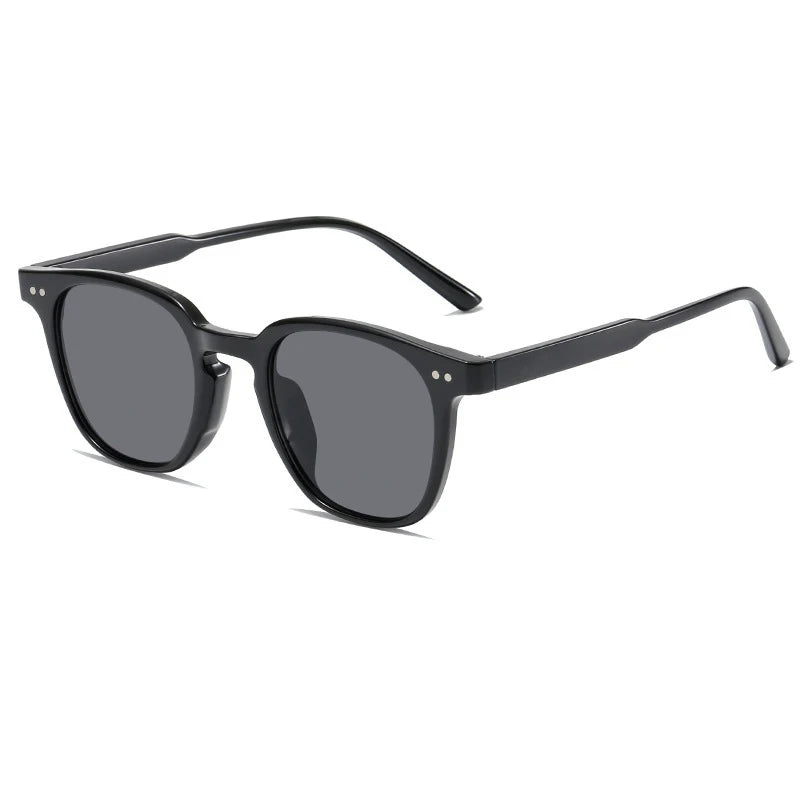 Women's Stylish UV400 Sunglasses 1