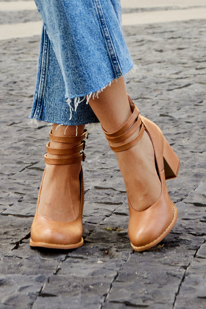 Women's Minimalist Ankle Strap Sandals with Chunky Heel 1