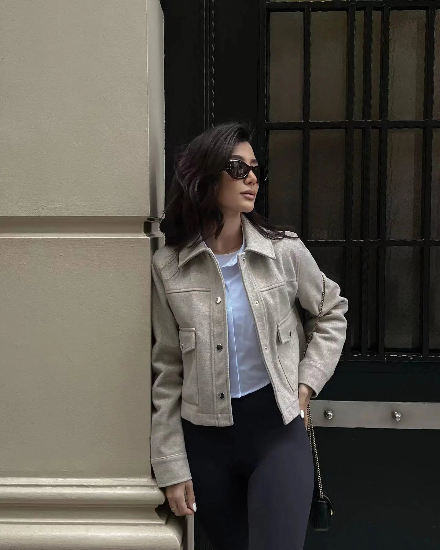 Women's Stylish Utility Jacket for Work and Leisure 3